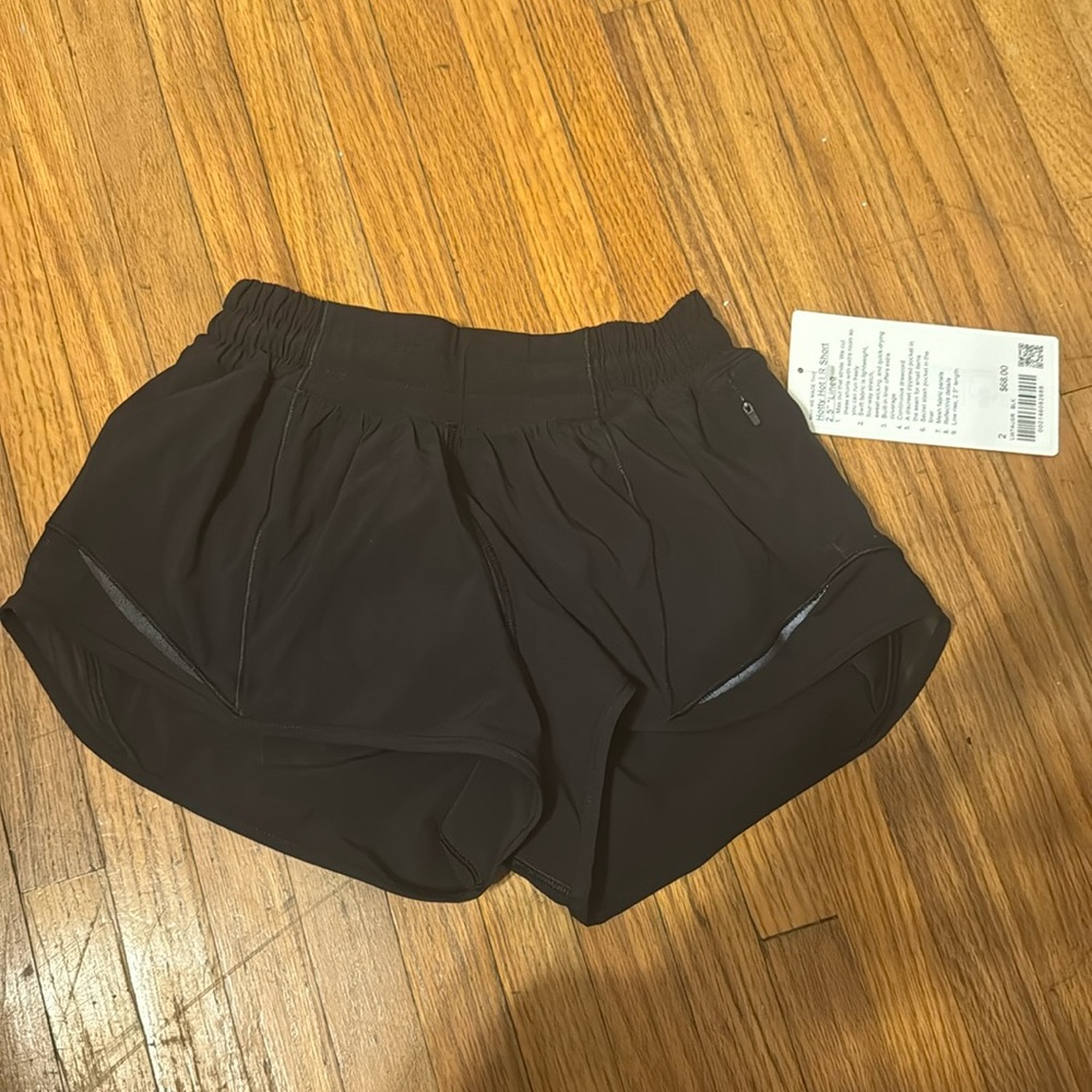 Lululemon Hotty Hot LR Short 2.5” lined black